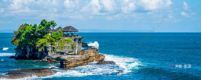 a list of essential items for a trip to bali