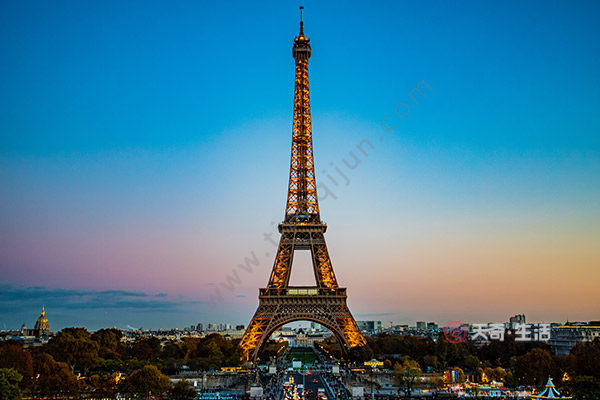 how high is the eiffel tower in france