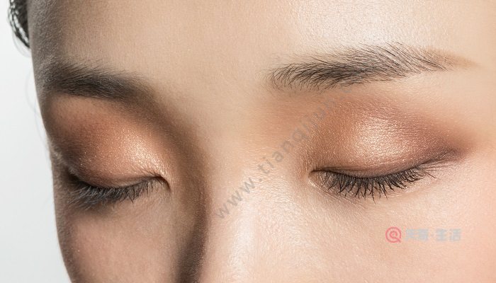 is eye primer used after foundation?